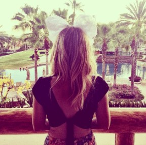 LC hen bow